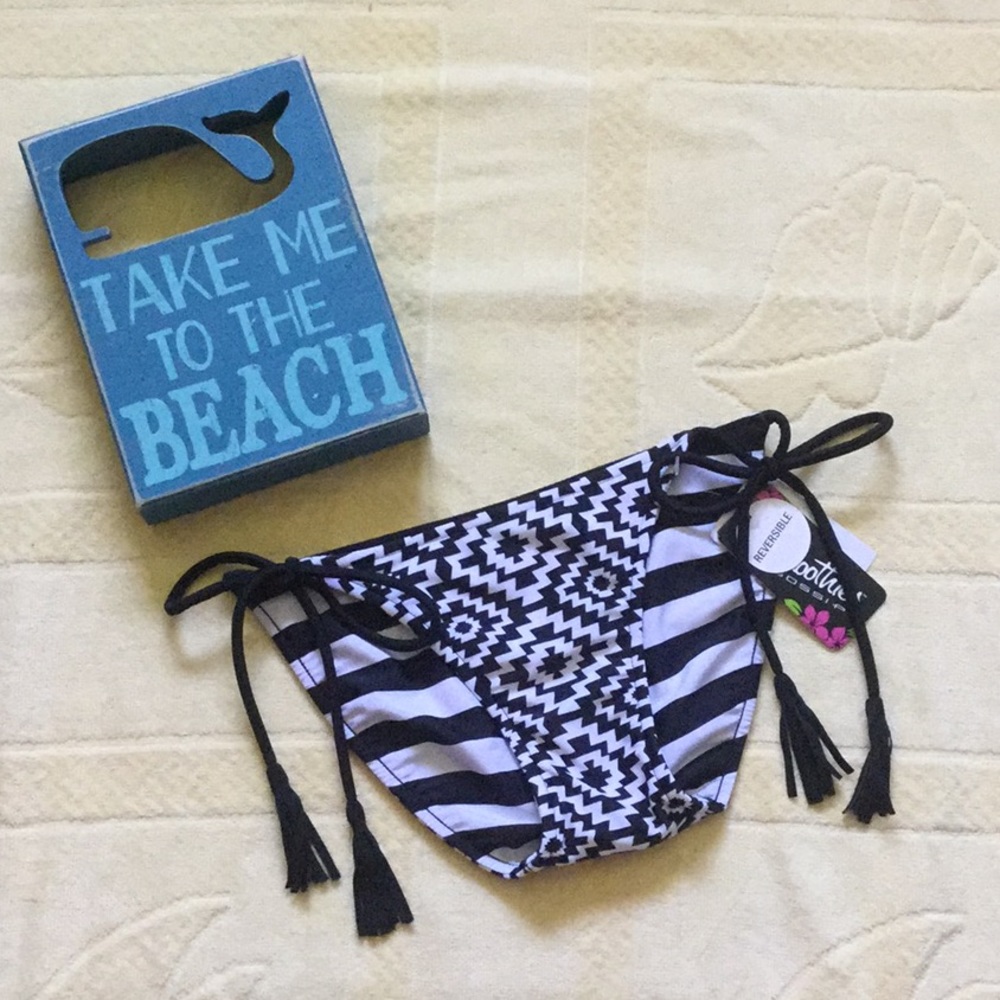 🆕🖤NWT! Gossip Reversible Bikini Bottoms ☑️